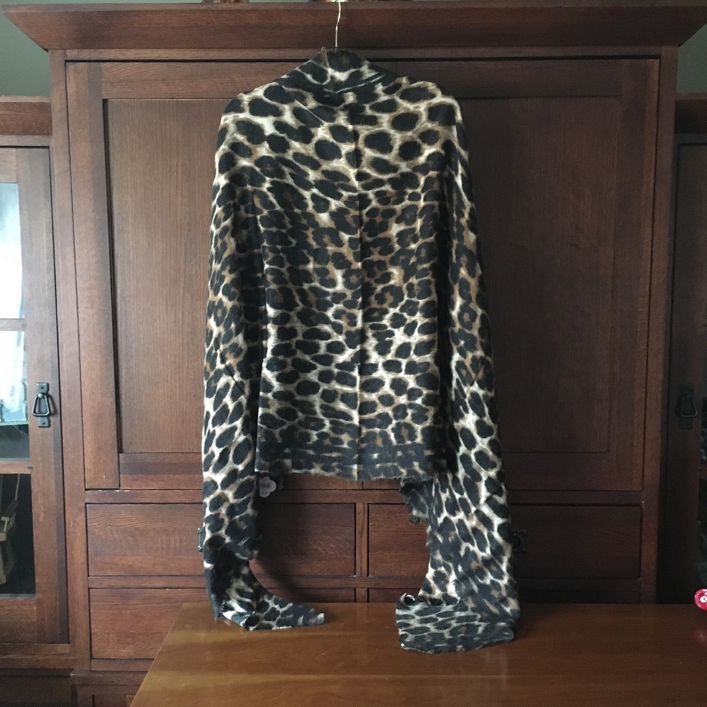 Cheetah print scarves/Shaw/blanket scarf. New/tags